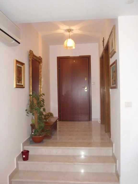 Apartment Mara Split 0*,