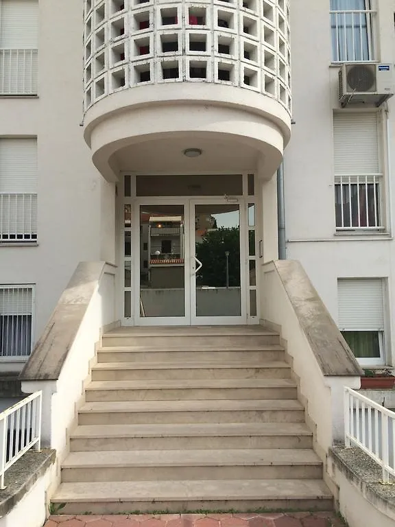 Apartment Mara Split 0*,