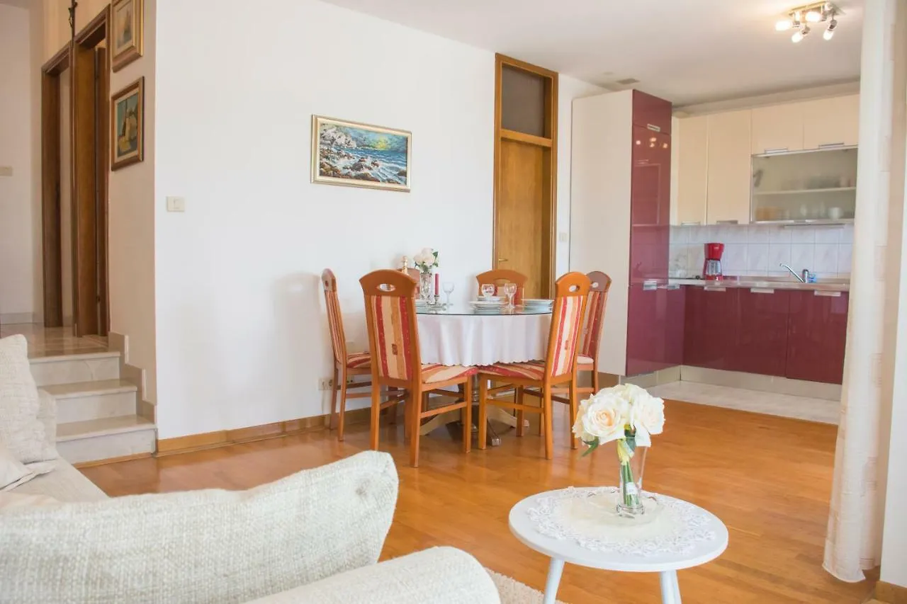 Apartment Mara Split